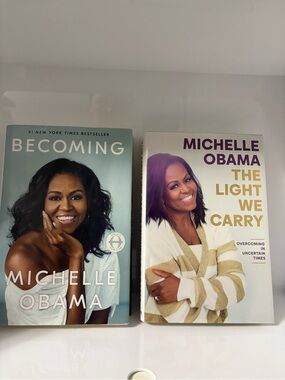 Michelle Obama Book Bundle Becoming and The Light we Carry